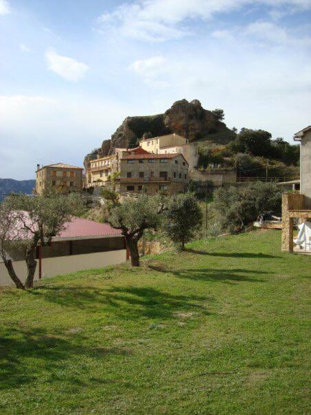 Apartaments La Pertusa 2O Corca  Buitenkant foto