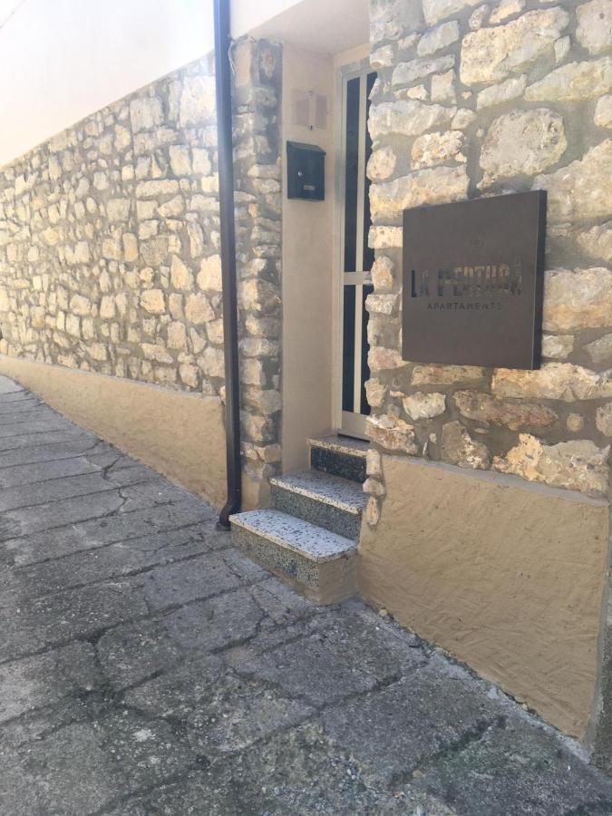 Apartaments La Pertusa 2O Corca  Buitenkant foto