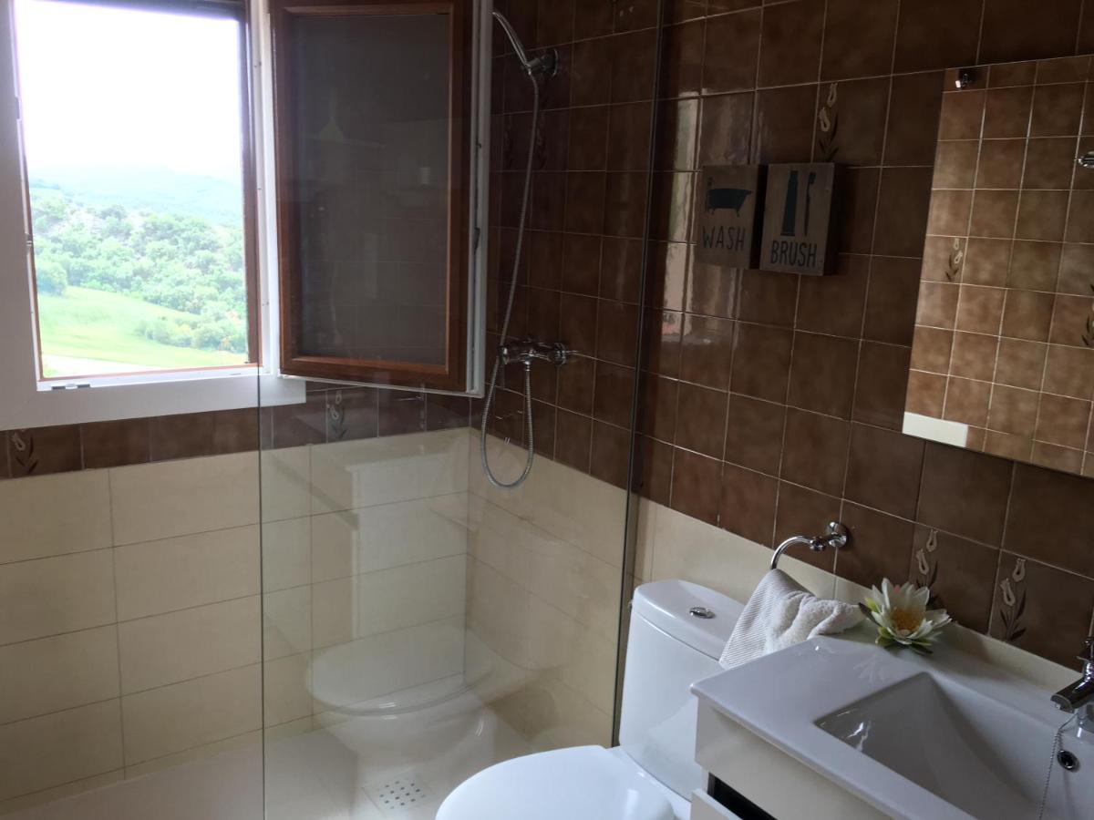 Apartaments La Pertusa 2O Corca  Buitenkant foto
