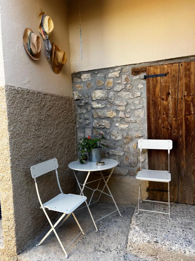 Apartaments La Pertusa 2O Corca  Buitenkant foto